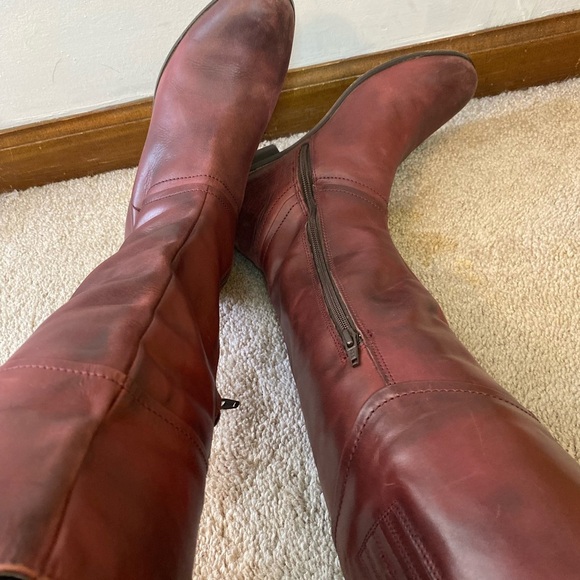 Women's Burgundy Heeled Boots - Picture 5 of 9